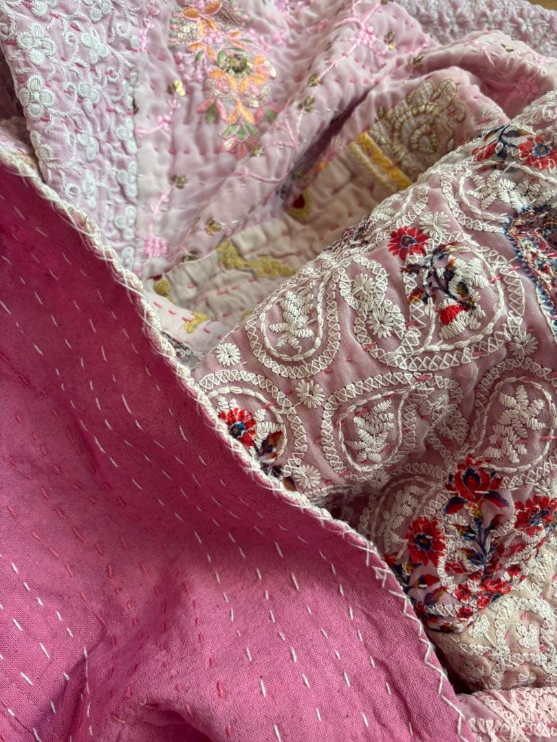 【淡いピンク】ラリーキルト　インド刺繍　カンタ ヴィンテージ　マルチカバー