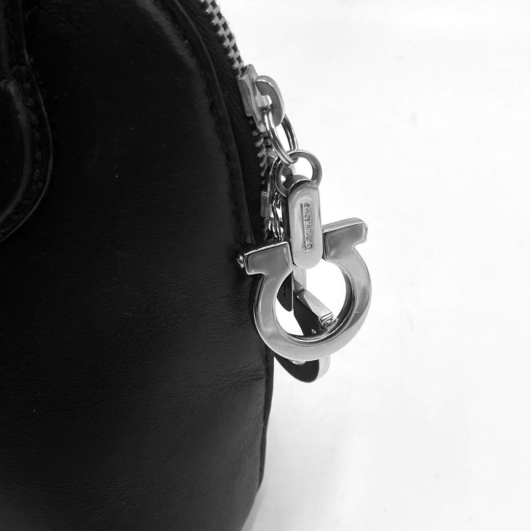 美品● フェラガモ ハンドバッグ ガンチーニ 金具 ブラック レザー