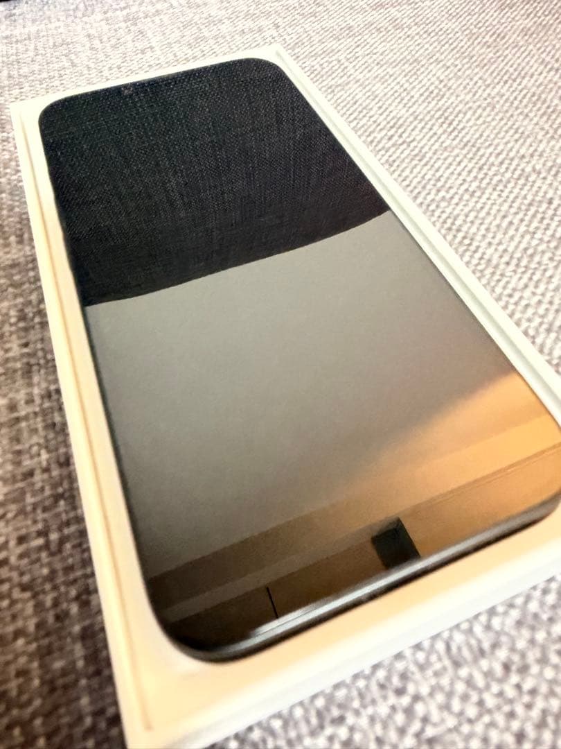 美品 iPhone16e 128GB ブラック 未使用充電ケーブル