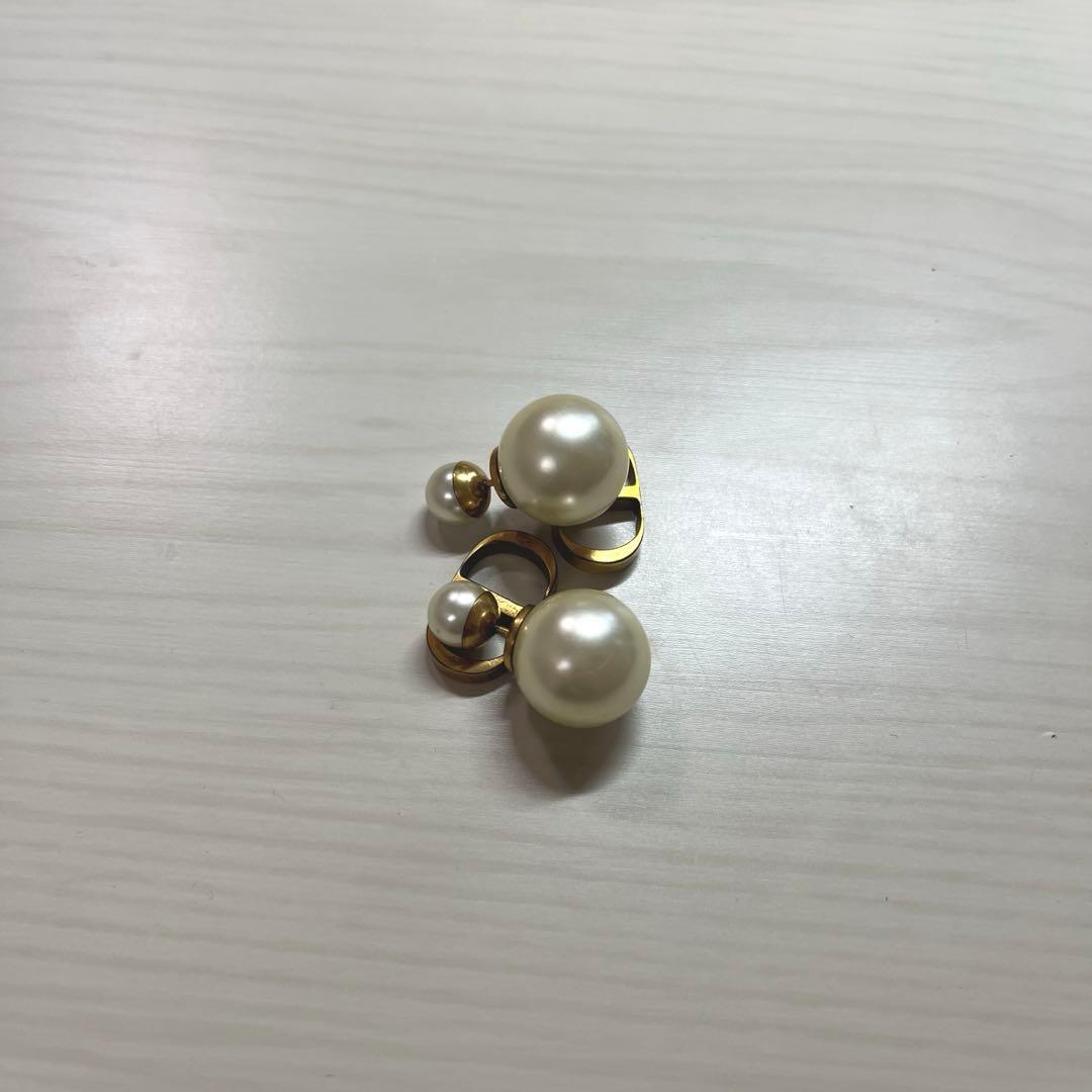Dior（ディオール）両耳用ピアス
