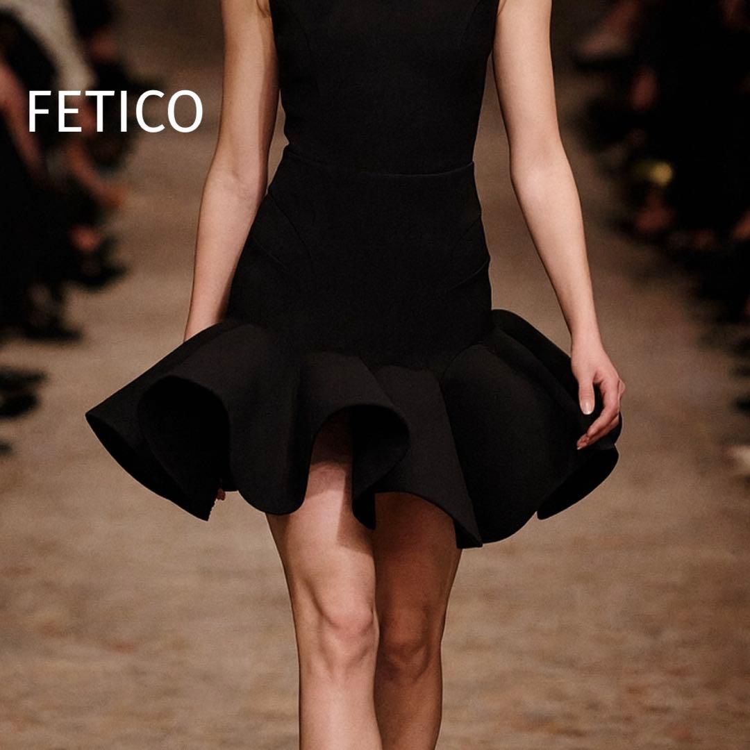 美品　フェティコ 5万円　立体 フリル ミニ スカート　黒　日本製　光沢　可愛い