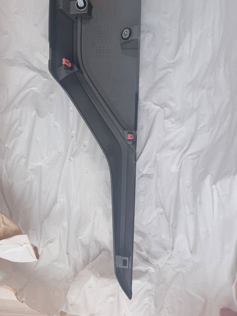 トヨタ　RAV4　純正バックドアガーニッシュ