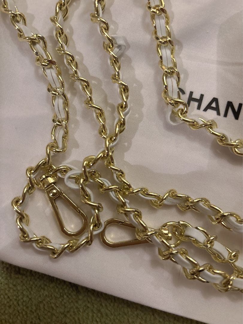 Chanel ホワイト キルティング ハンドバッグノベルティ
