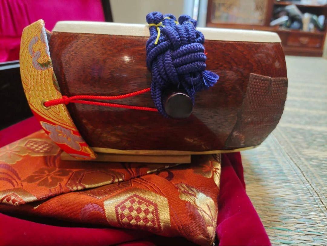 三味線　和楽器　ハードケース付　バチ　紅木紫檀製　現状品　年代物　楽器