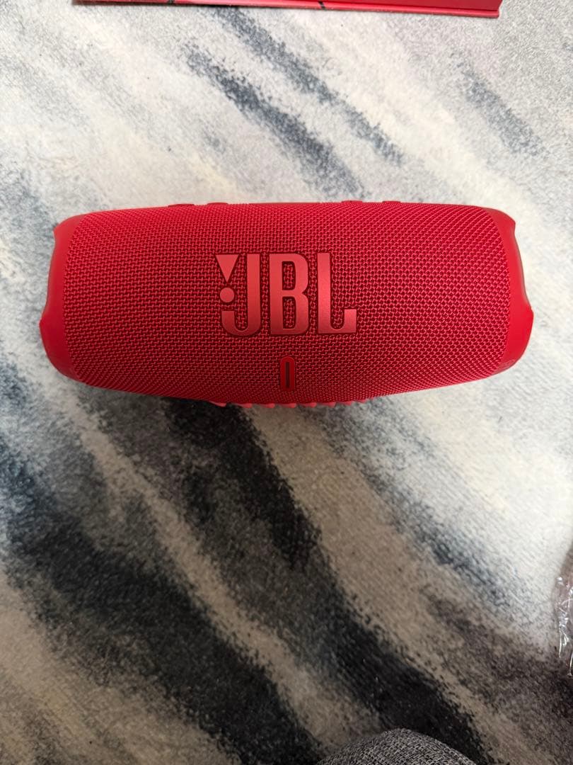 ほぼ未使用　専用ケース付き　JBL CHARGE 5 赤