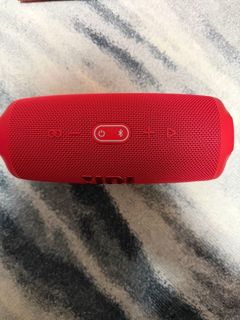 ほぼ未使用　専用ケース付き　JBL CHARGE 5 赤