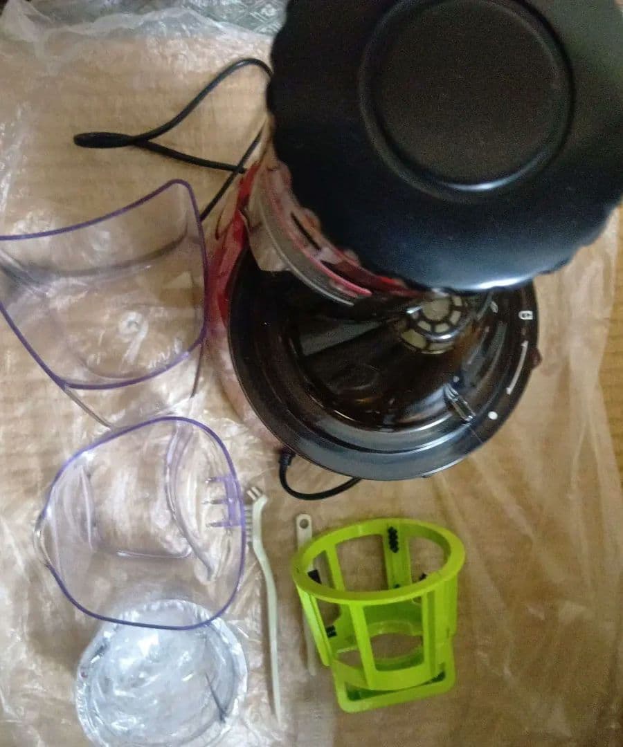 クビンス 赤い縦型ジューサー　フローズンデザートストレーナー付き