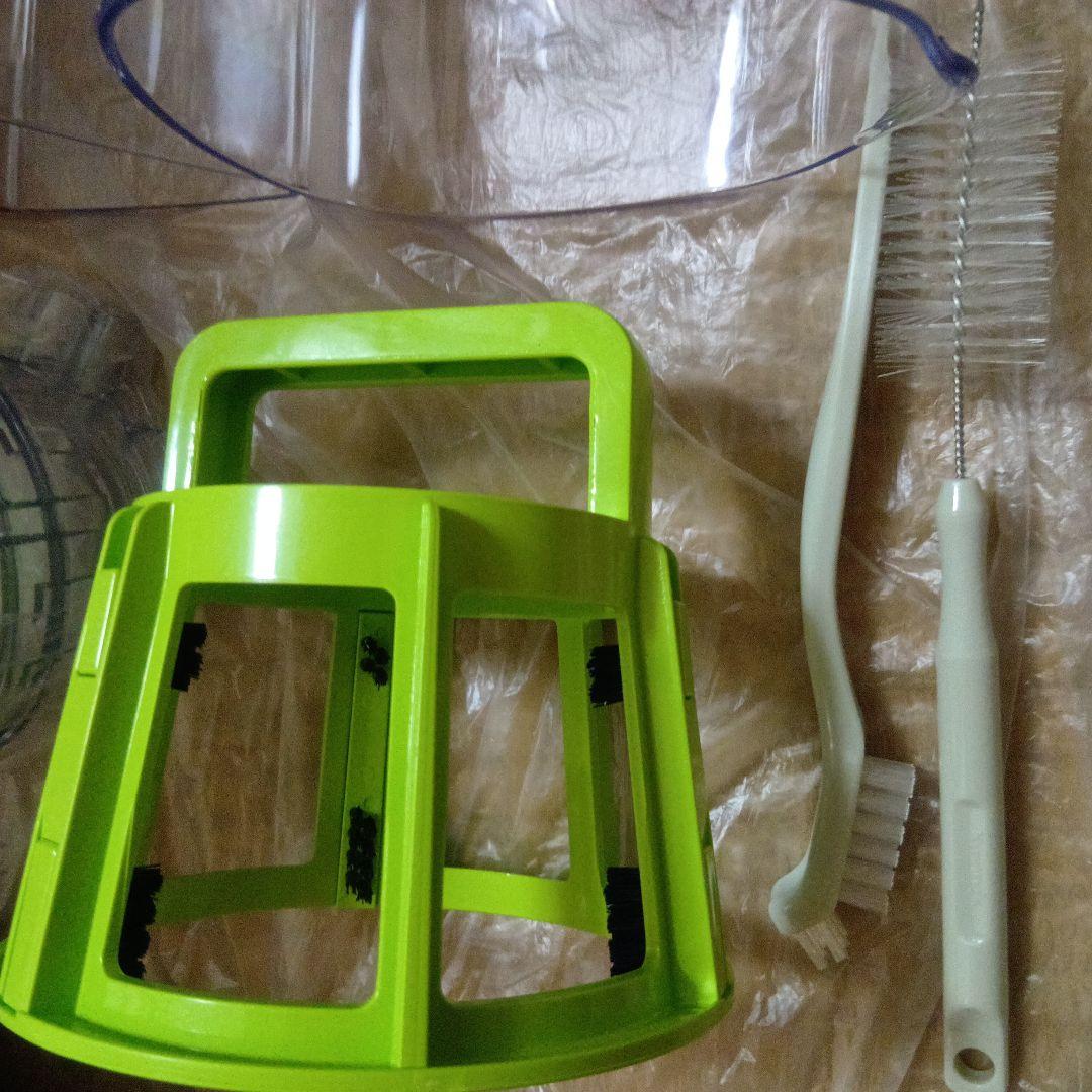 クビンス 赤い縦型ジューサー　フローズンデザートストレーナー付き