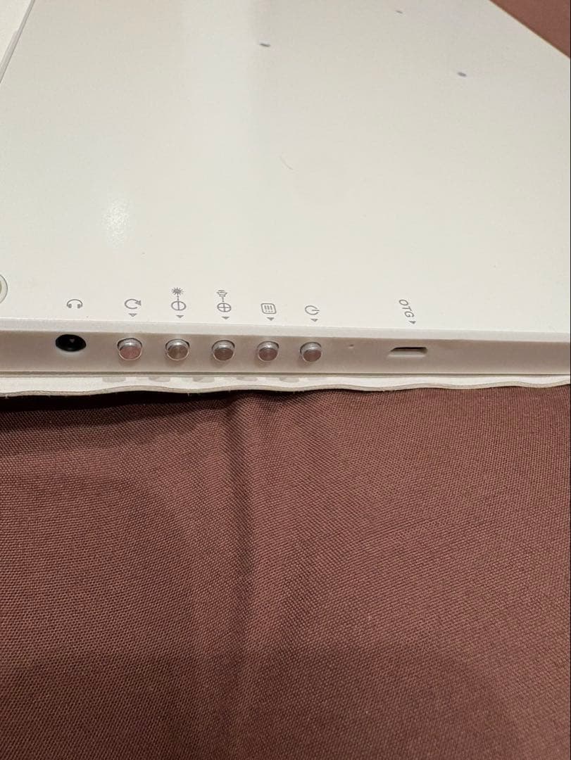 ポータブルモニター ホワイト 箱付き