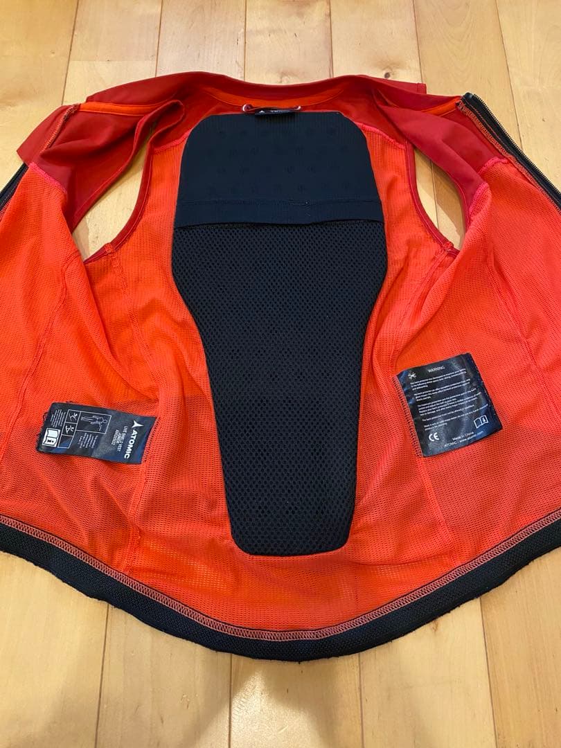 Atomic Live Shifld アルペンスキー用プロテクター