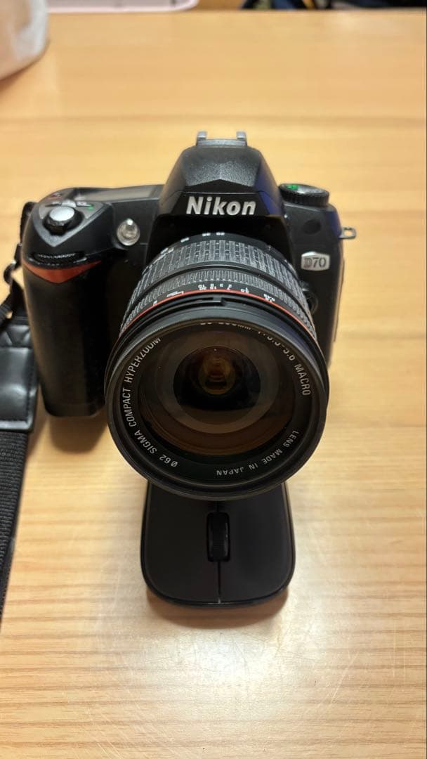【早い者勝ち】Nikon D70デジタル一眼レフカメラ