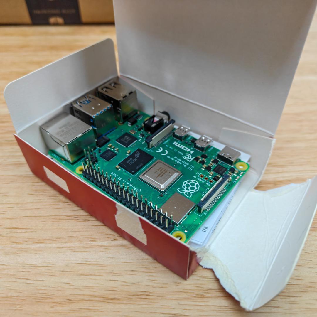 Raspberry Pi 4 Model B 本体