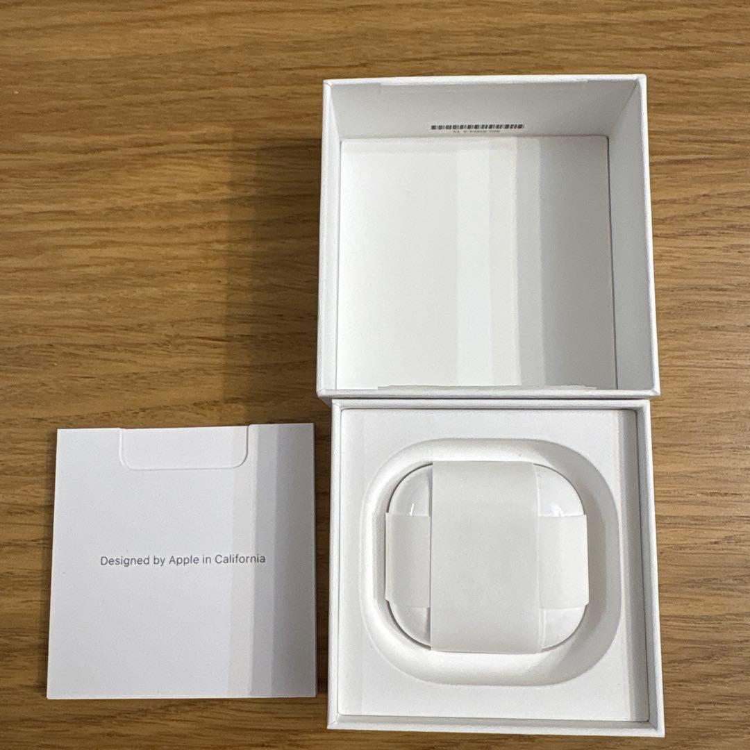 未使用　AirPods4 ノイキャン非搭載