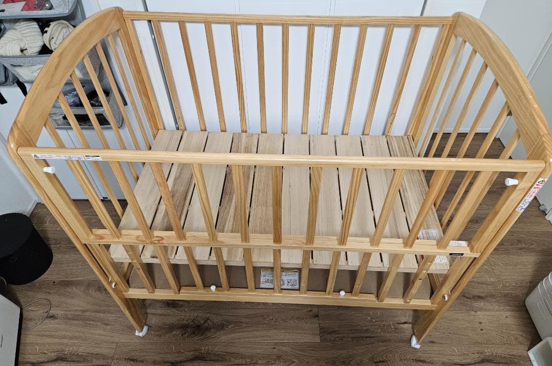 にこ　 カトージ ベビーベッド ハイポジション +マット + 敷きパッド