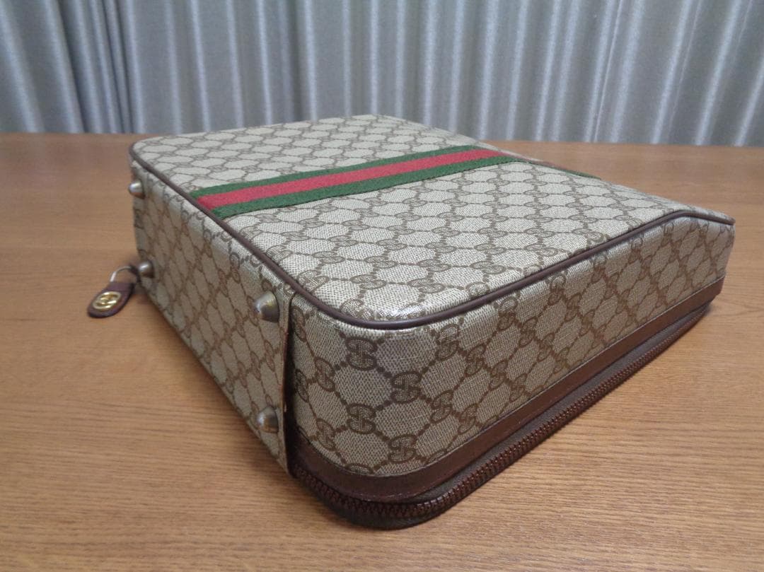 GUCCIケース olivettilettera32タイプライターシェリーライン