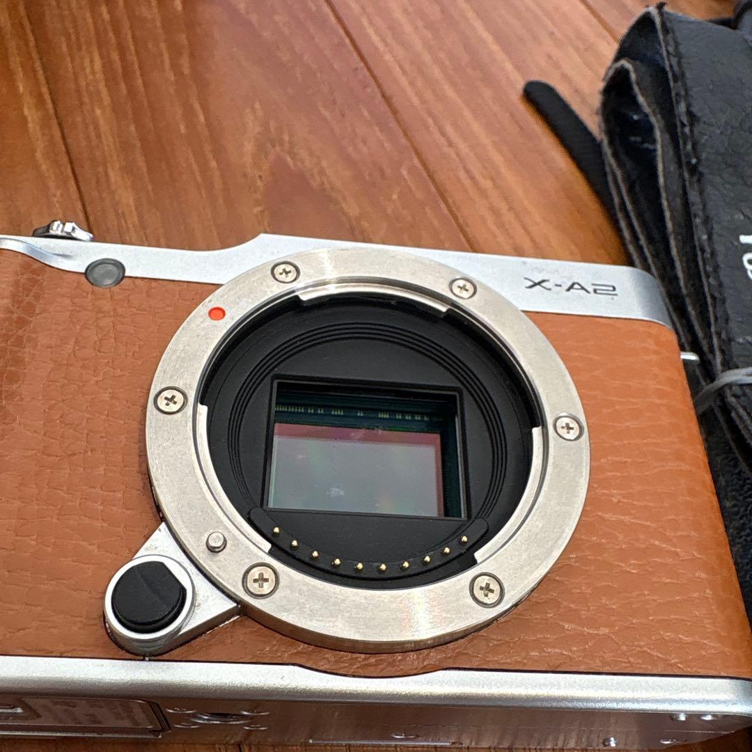 Fujifilm X-A2【レンズ付き】【バッテリー付き】