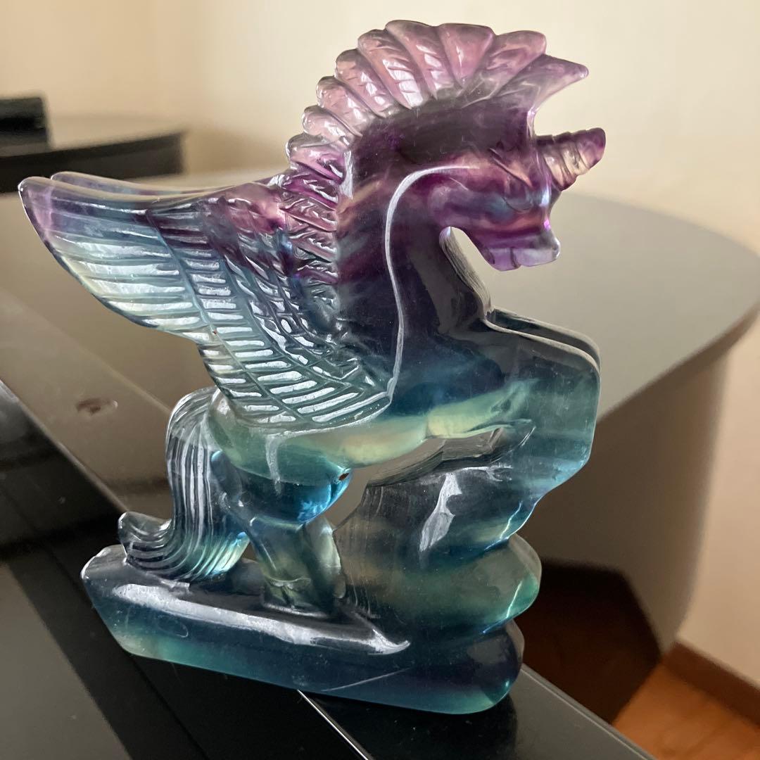 トリプルカラーフローライト　ペガサス　天然石置物