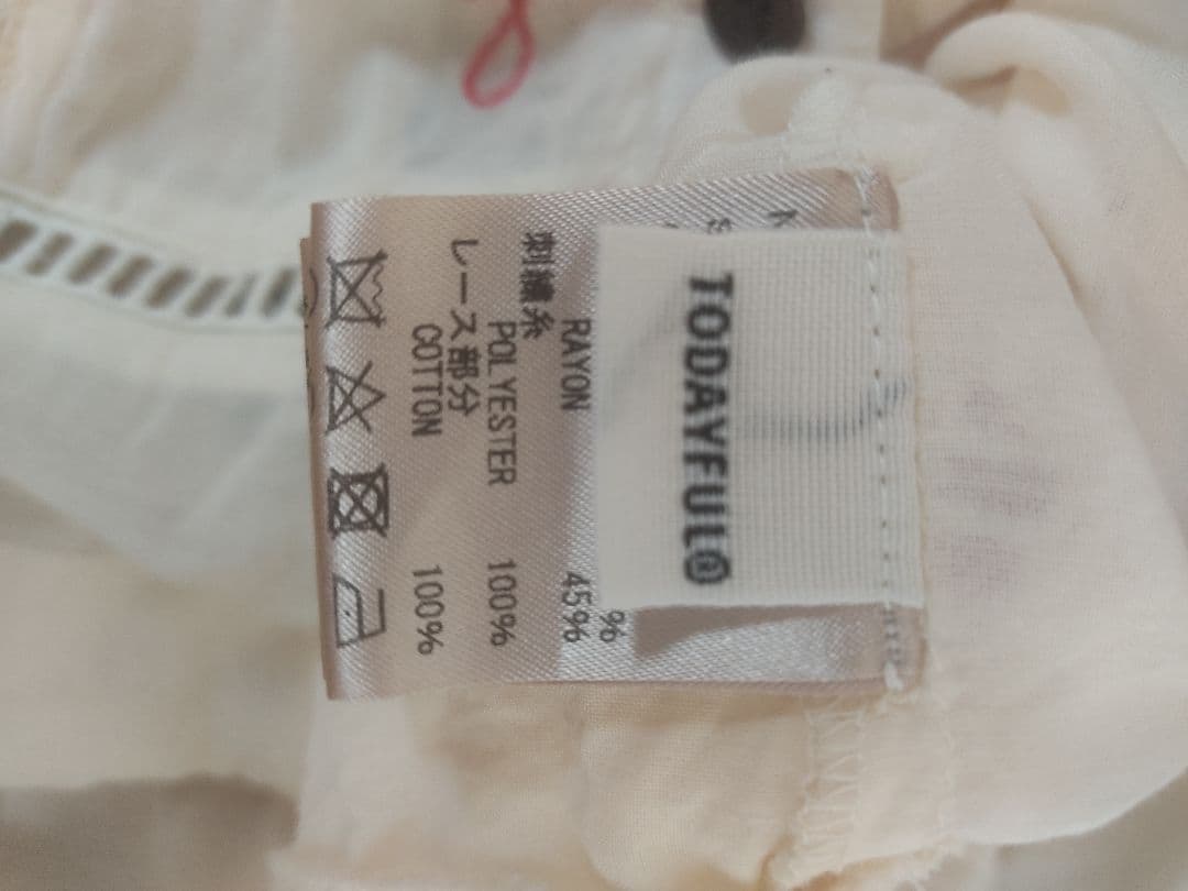 刺繍入りホワイト長袖シャツ