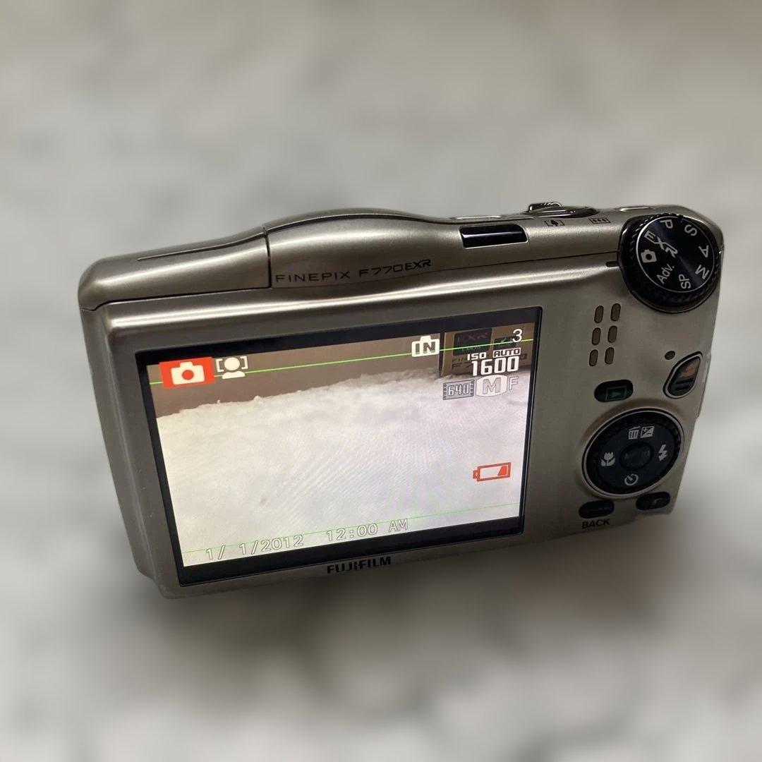 美品　FUJIFILM FinePix F770EXR コンパクトデジタルカメラ