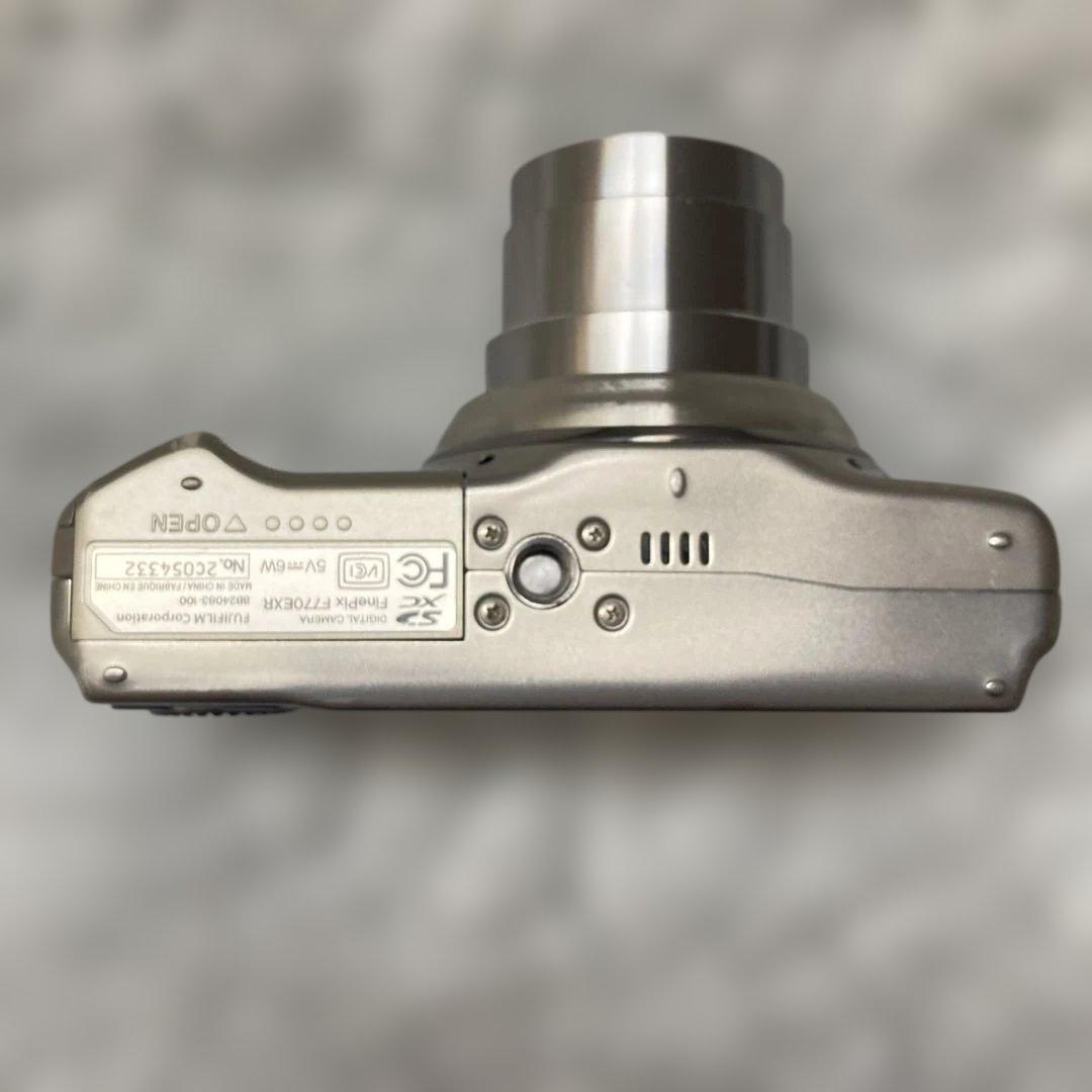 美品　FUJIFILM FinePix F770EXR コンパクトデジタルカメラ