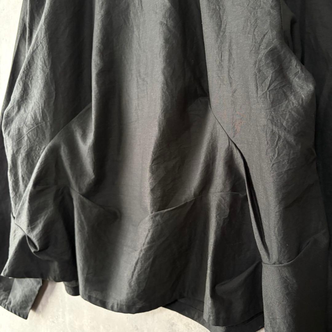 慈雨 ジウ 刺繍デザインカラーブラウス 変形ヘムライン 黒 40 センソユニコ