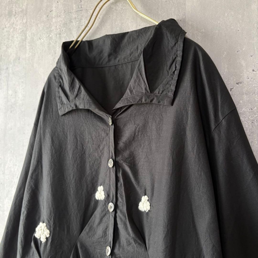 慈雨 ジウ 刺繍デザインカラーブラウス 変形ヘムライン 黒 40 センソユニコ