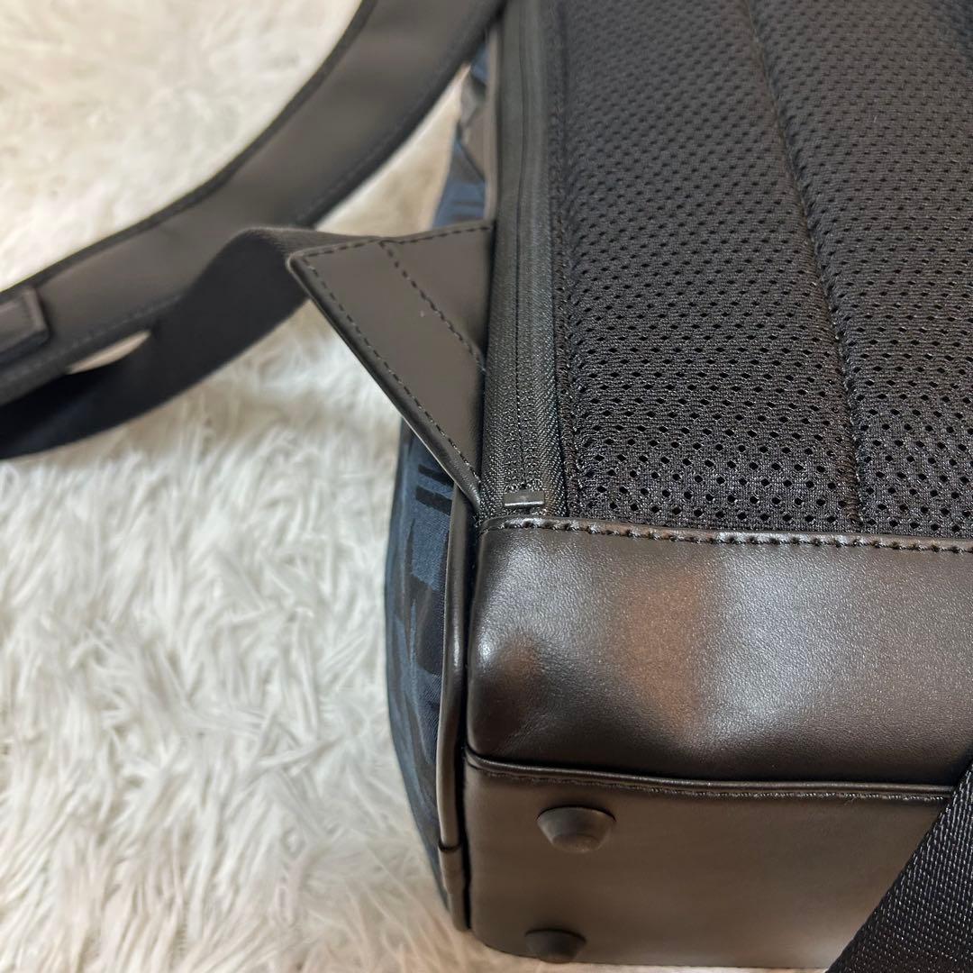 【新品タグ付き✨幾何学模様/希少】フジタカ　リュック　ネイビー　大容量　男女兼用