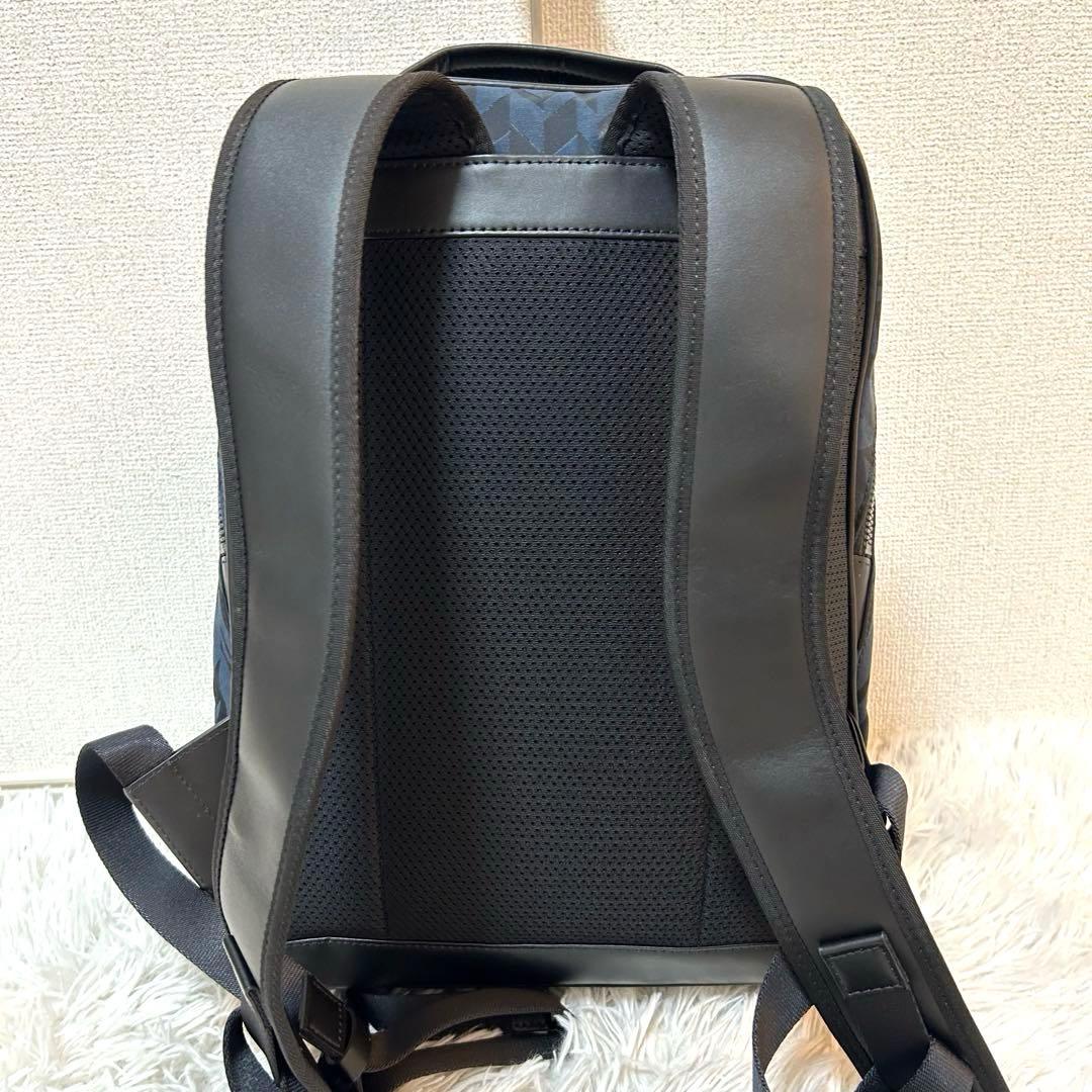 【新品タグ付き✨幾何学模様/希少】フジタカ　リュック　ネイビー　大容量　男女兼用