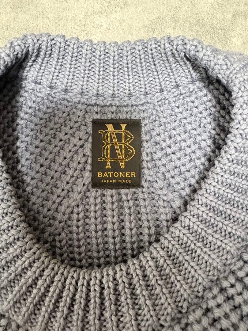 BATONER シグネチャークルーネックニット　ローゲージ　ブルーグレー　M