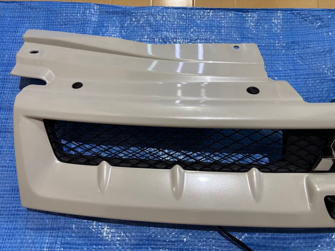 三菱　デリカD5 前期　スポーティグリル　ホワイト　中古