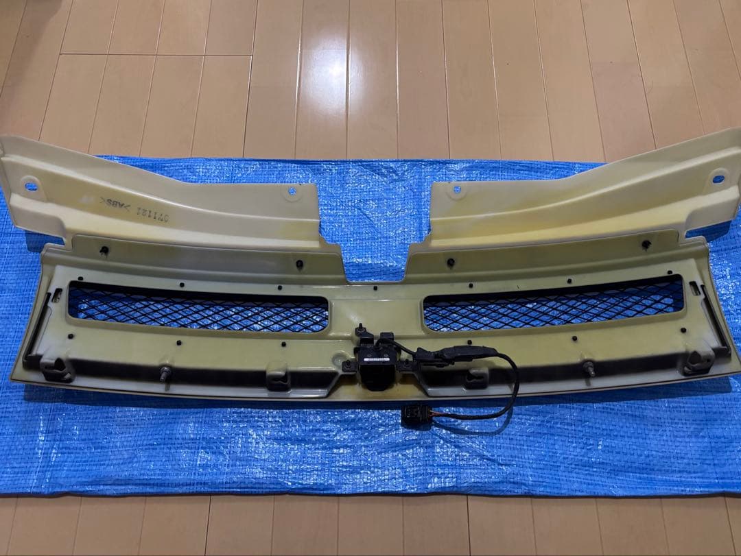 三菱　デリカD5 前期　スポーティグリル　ホワイト　中古