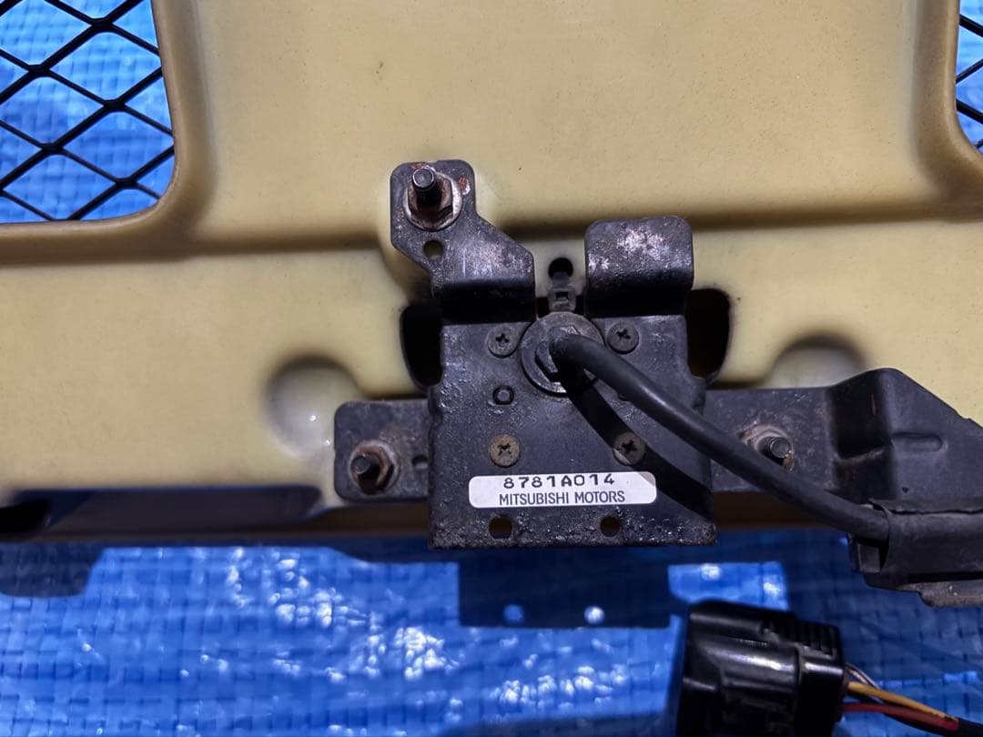 三菱　デリカD5 前期　スポーティグリル　ホワイト　中古