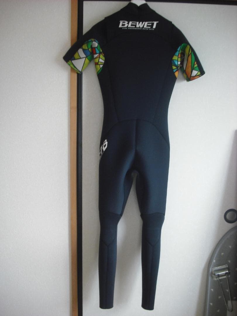 【程度良好】BEWET　ウエットスーツ（シーガル）既成ML　ステントグラス柄