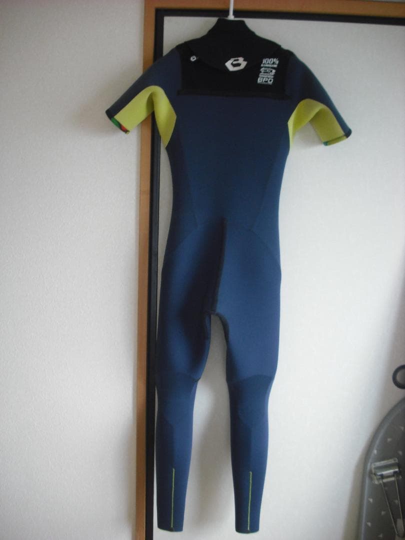 【程度良好】BEWET　ウエットスーツ（シーガル）既成ML　ステントグラス柄