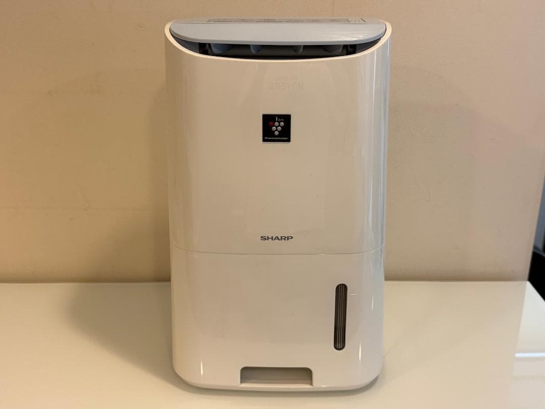 まりん☆ シャープ 除湿機 CV-H71-W 2018年製 SHARP