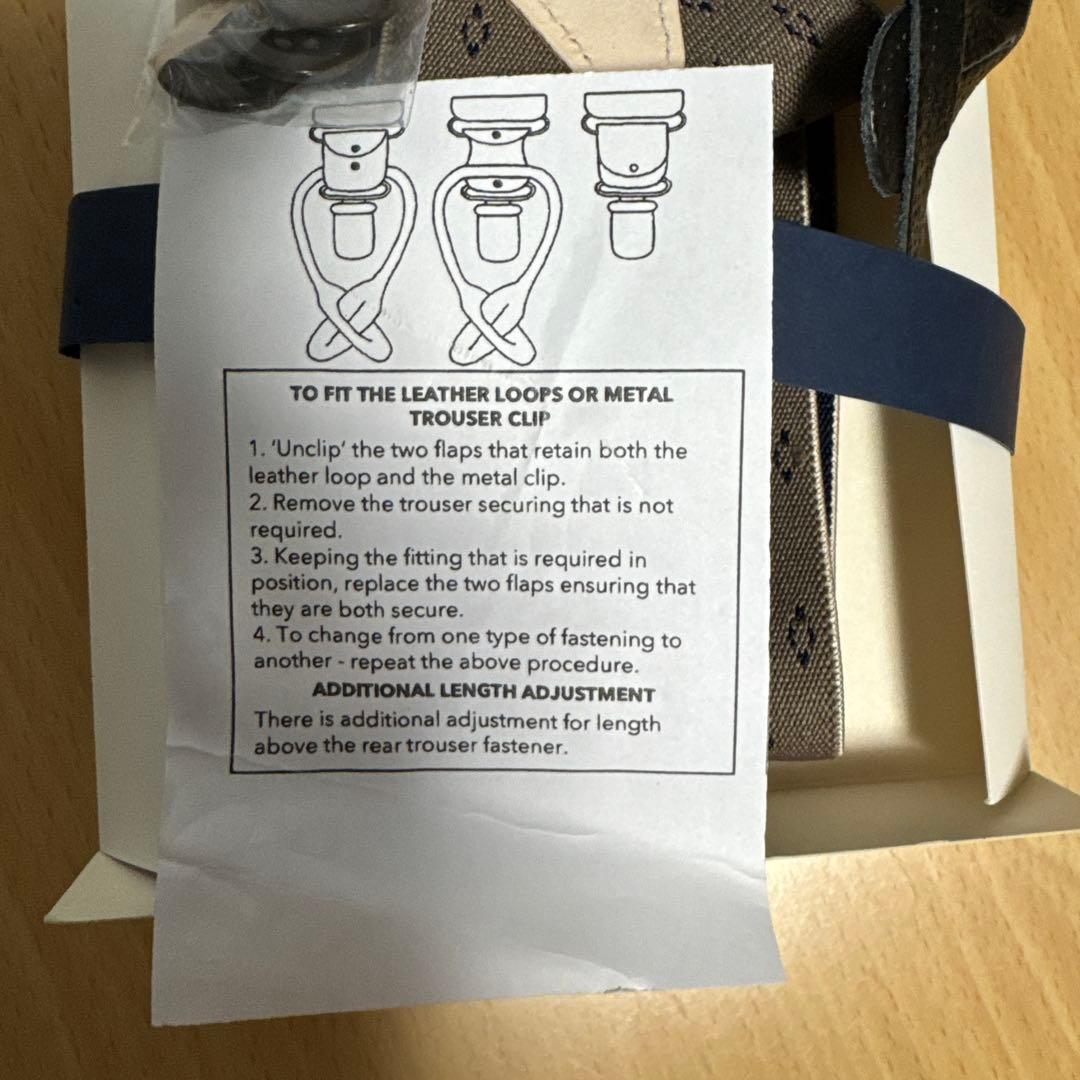 アルバートサーストン サスペンダー（ダークネイビー小紋柄）