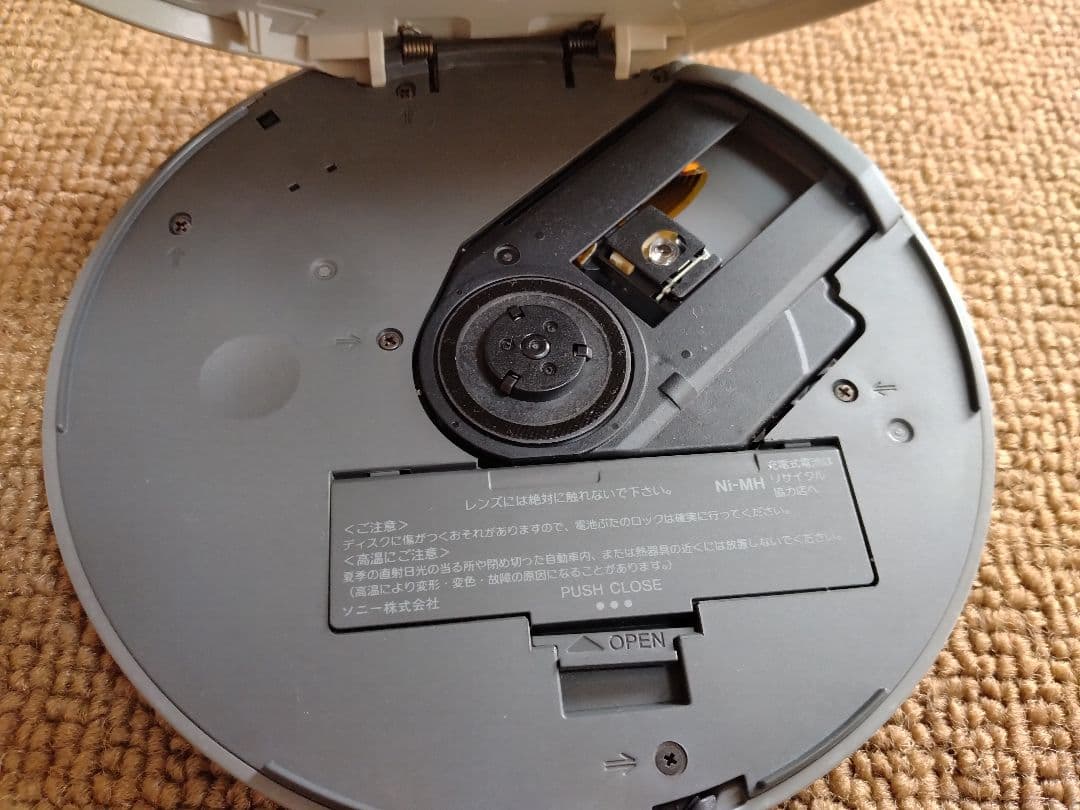 美品！SONY ソニー CDウォークマン D-NE730 MP3 ATRAC対応