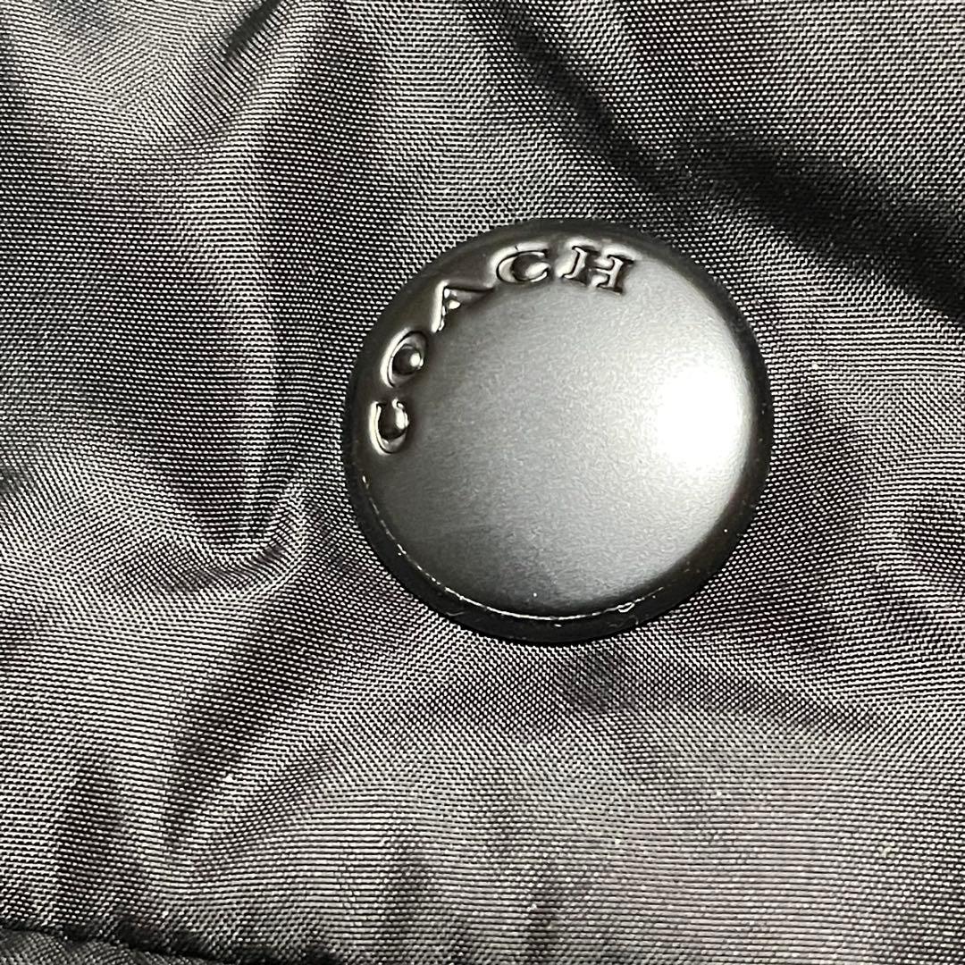 未使用品　コーチ　COACH （S） ダウンベスト　シグネチャー柄　黒