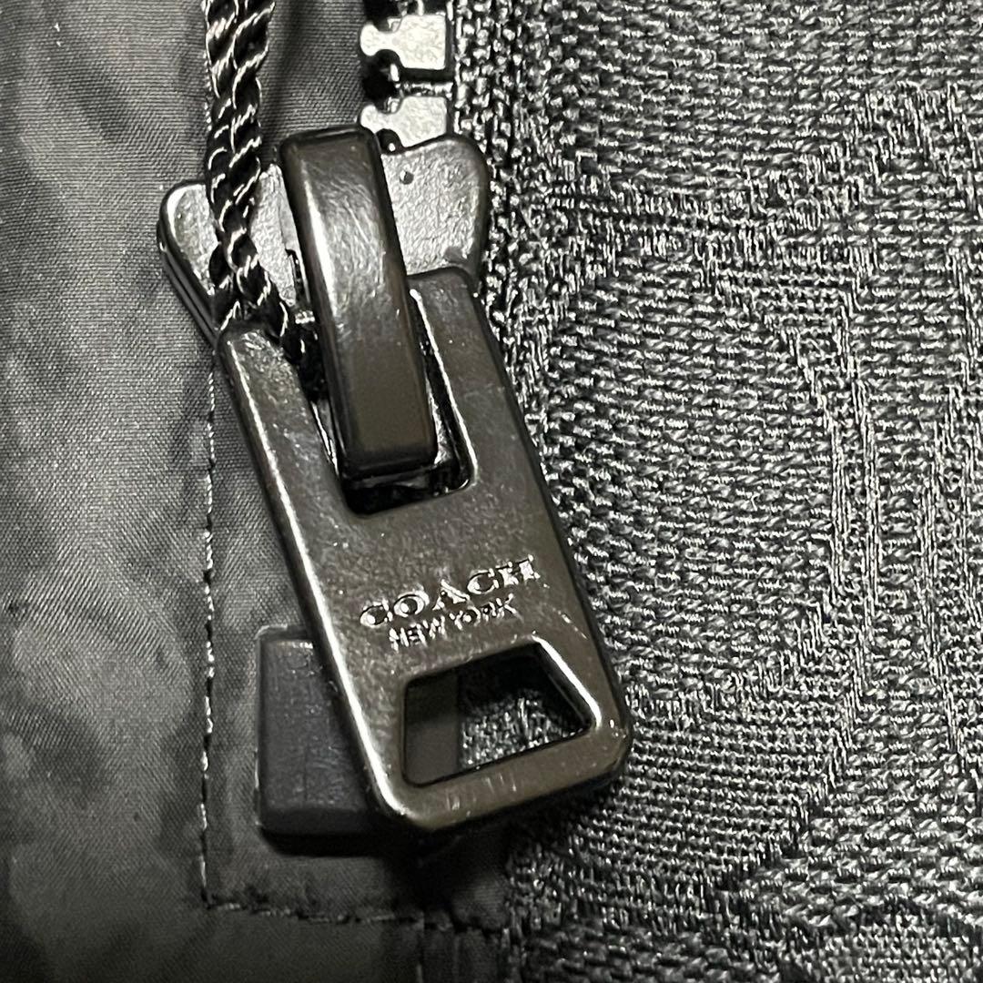 未使用品　コーチ　COACH （S） ダウンベスト　シグネチャー柄　黒
