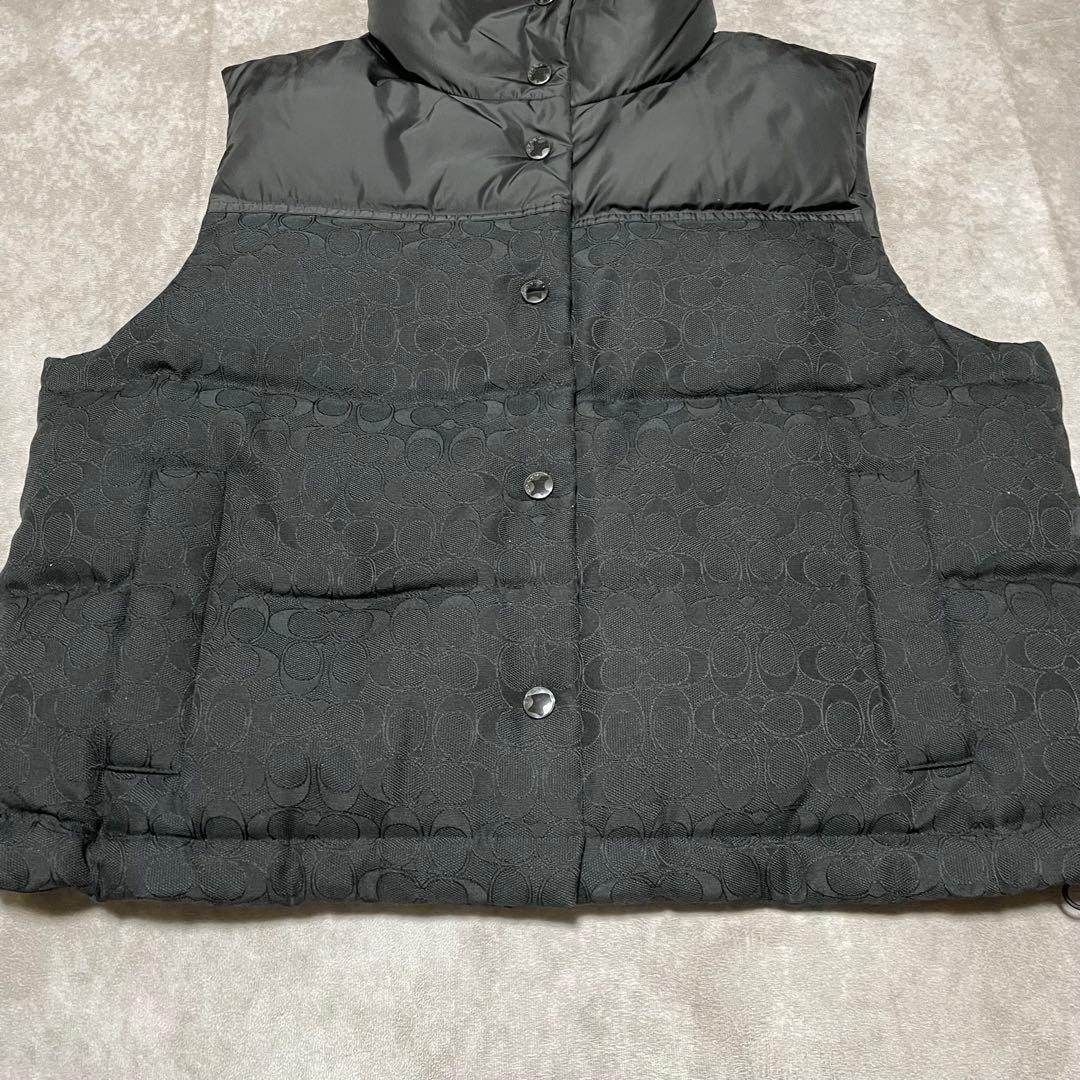 未使用品　コーチ　COACH （S） ダウンベスト　シグネチャー柄　黒