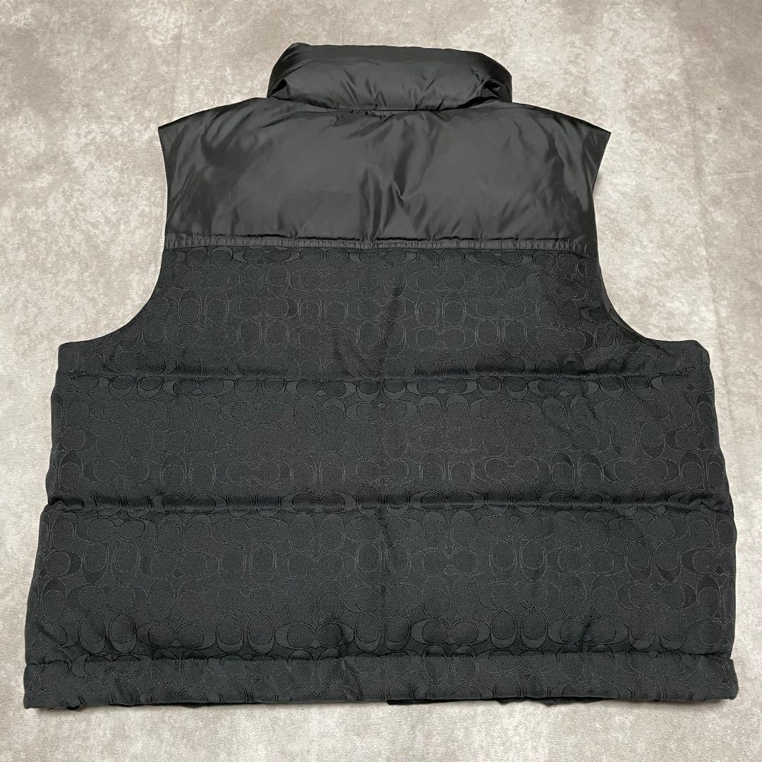 未使用品　コーチ　COACH （S） ダウンベスト　シグネチャー柄　黒