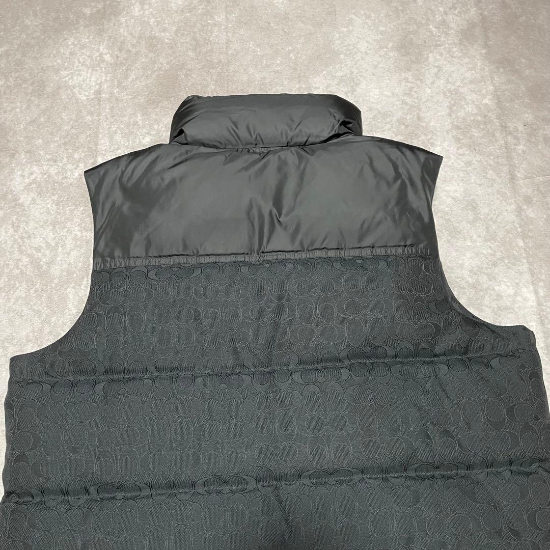 未使用品　コーチ　COACH （S） ダウンベスト　シグネチャー柄　黒