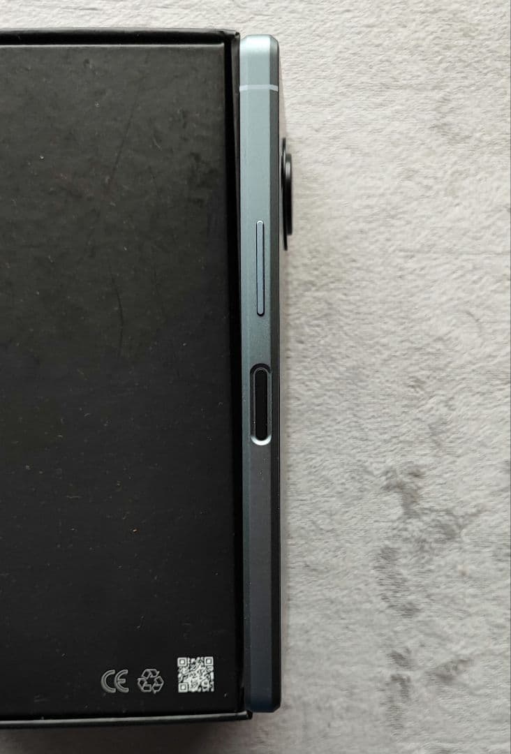 AQUOS R8 SIMフリーモデル　SH-R80 ブルー