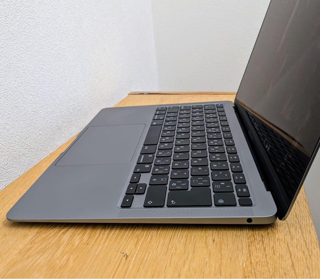 美品：MacBook Air 2020 M1/8GB/1TB スペースグレイ