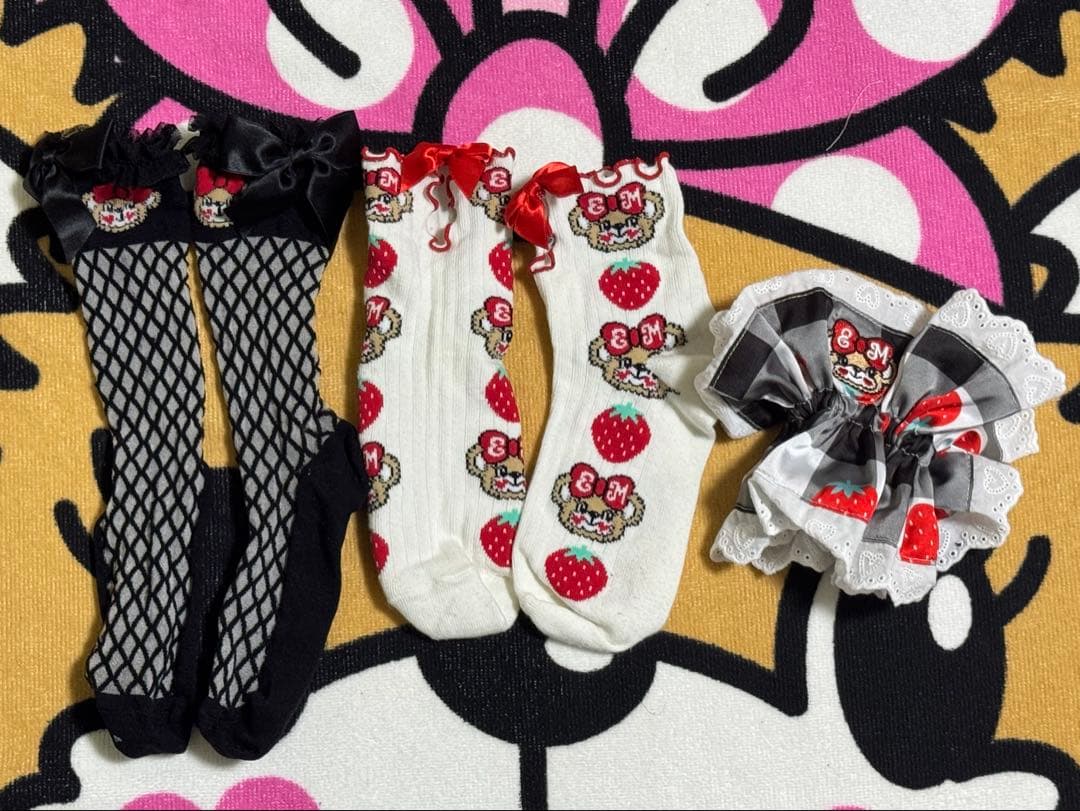 アースマジック Tシャツ・いちごスカート・テレコ・ソックス・シュシュ 140