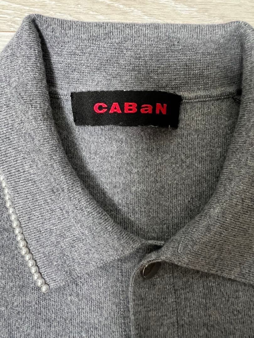 CABaN キャバン　コットンカシミヤパールポロカーディガン　グレー