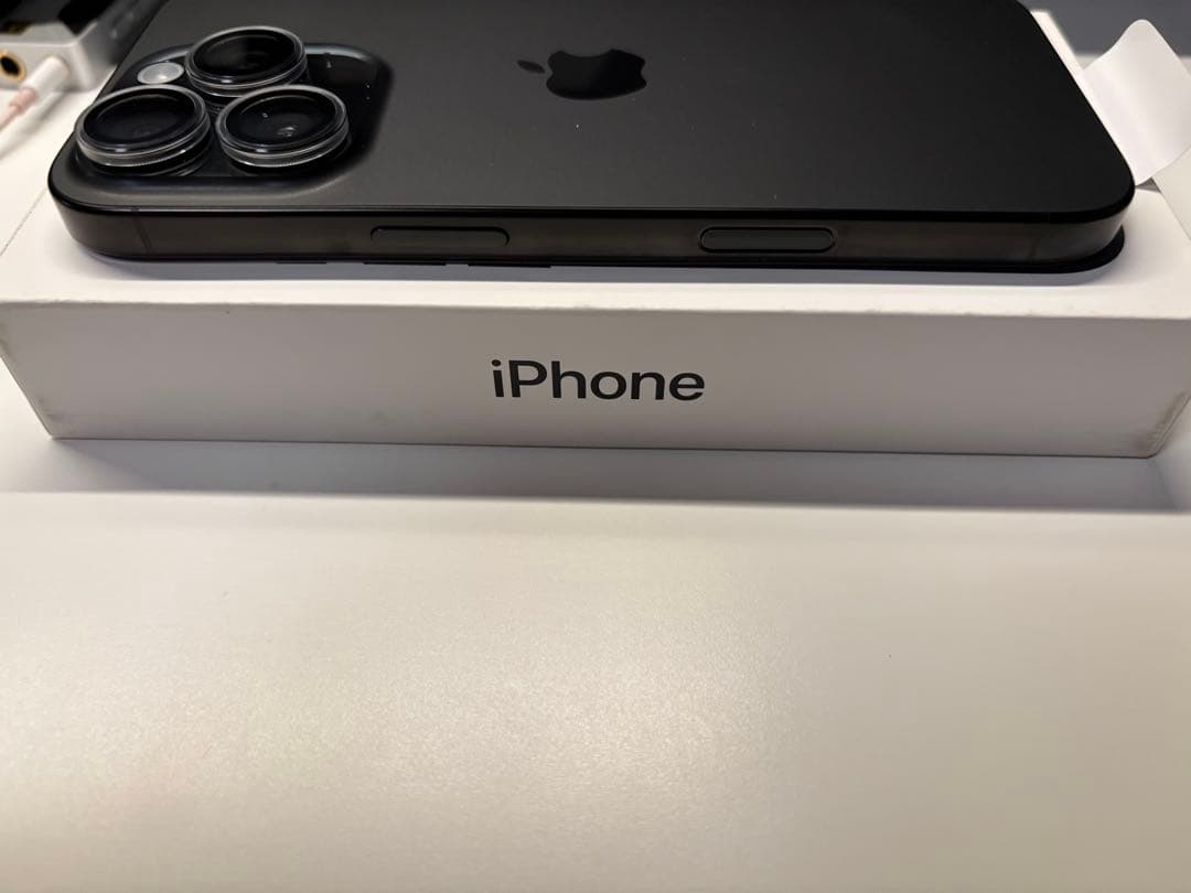 iPhone16 Pro 128GB Black Titanium + おまけ