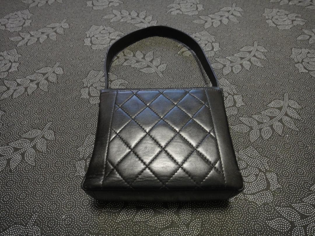 シャネル マトラッセ ココマーク ターンロック トップハンドル ラムスキン