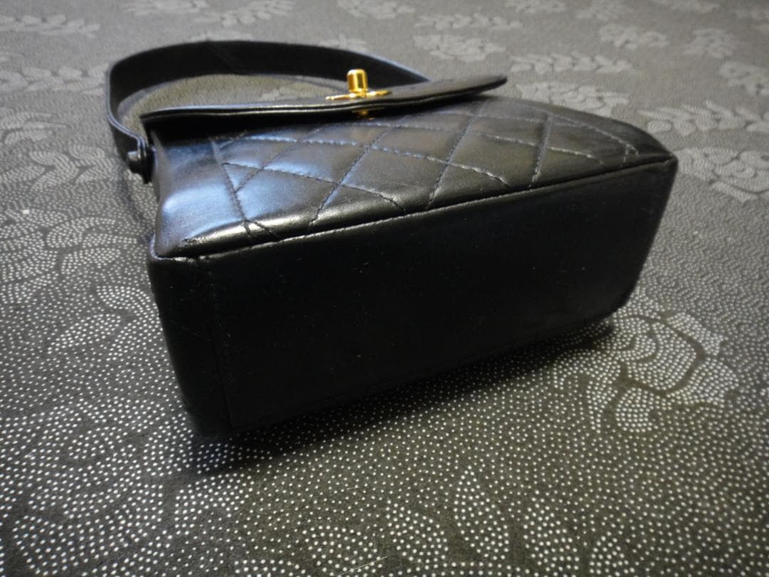 シャネル マトラッセ ココマーク ターンロック トップハンドル ラムスキン