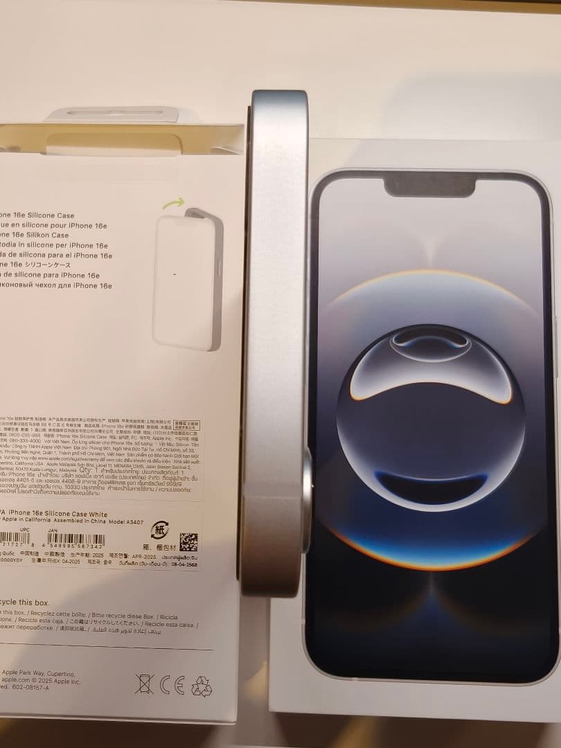 【美品】iPhone 16e 256GB 純正ケース＆Belkinフィルム